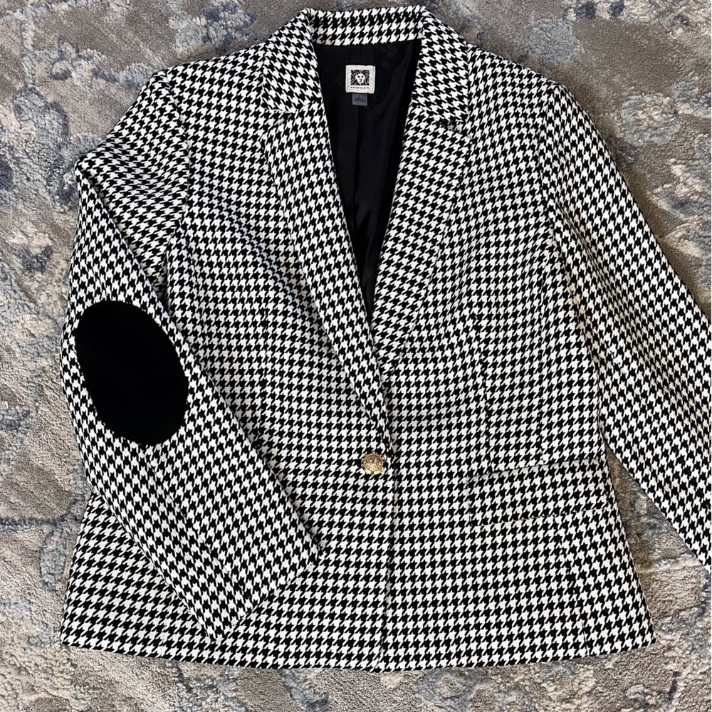 Jacket/ blazer, size large. Houndstooth pattern. NWO tags.